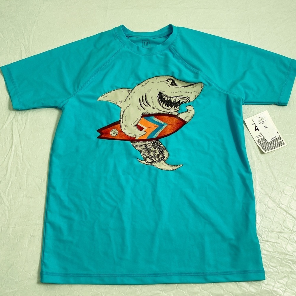 Gap aqua crew neck short sleeve shark graphic rash guard XL = 12